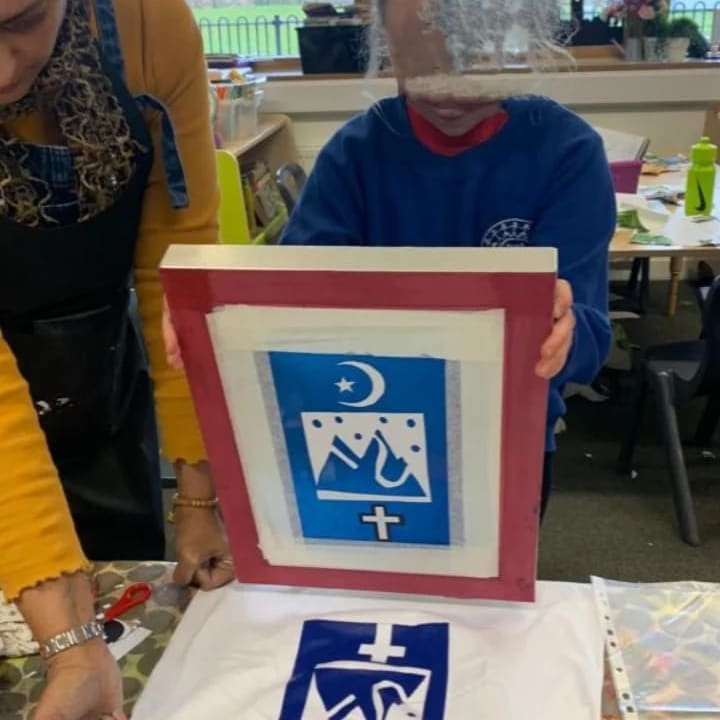 Screen printing onto t-shirts in Ysgol Treganna primary school 