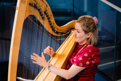 Bethan Nia playing the harp